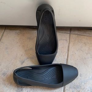 Ladies size 6 crocs